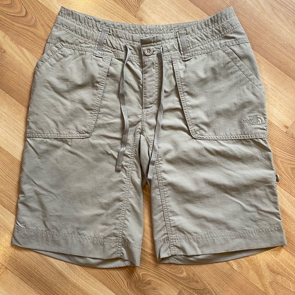 The North Face Adjustable Tan Bermuda Shorts size 4